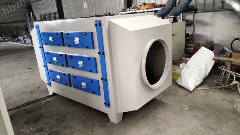 小型活性炭吸附箱：环保治理中的“吸附小能手”**